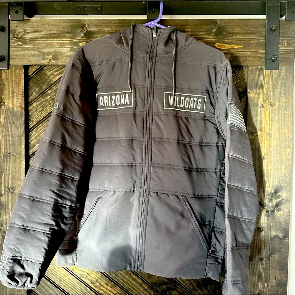 Arizona Wildcats Jacket - Grey Medium Men’s Puffy Jacket - EUC Worn 2-3 times.